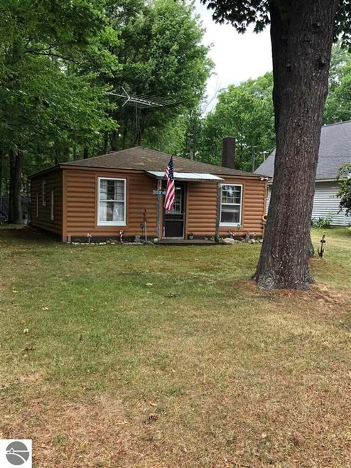 311 N Huron Rd, Tawas City, MI 48763 - photo 1