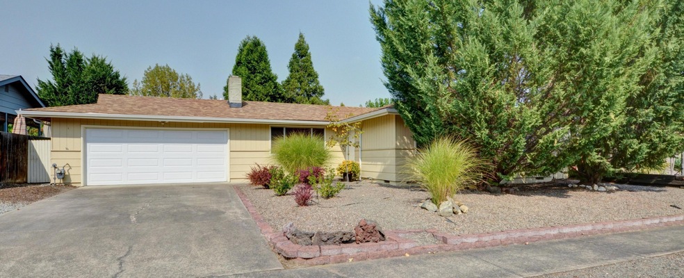 95 Victoria Way, Central Point, OR 97502 - photo 1