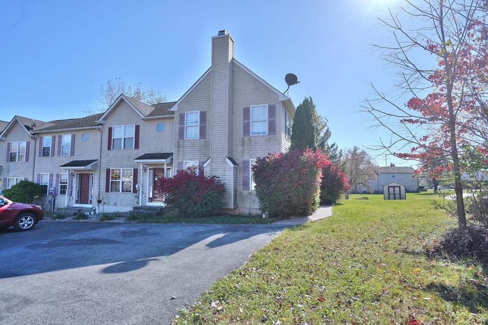 800 Cove Ct, Freemansburg, PA 18017 - photo 1