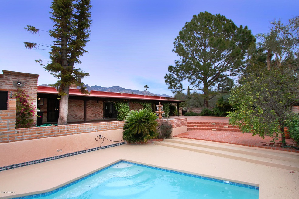 Pool, Mountain Views & Lush Vegetation