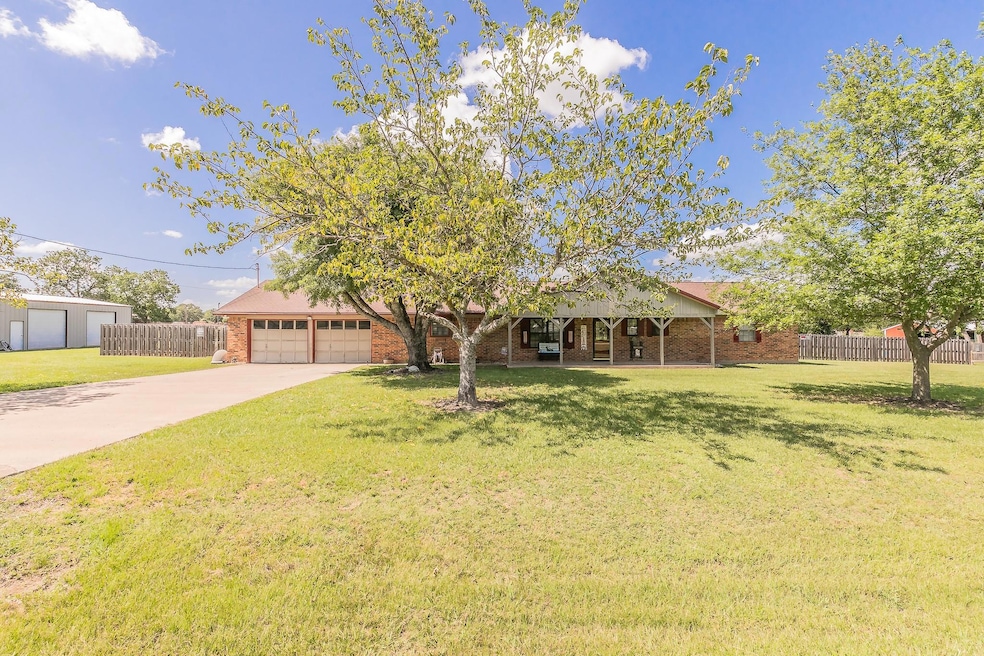 117 Wilson Ln, Joshua, TX 76058 - photo 1