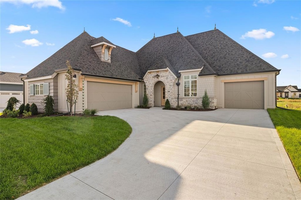 205 SW 17th St, Ankeny, IA 50023 - photo 1