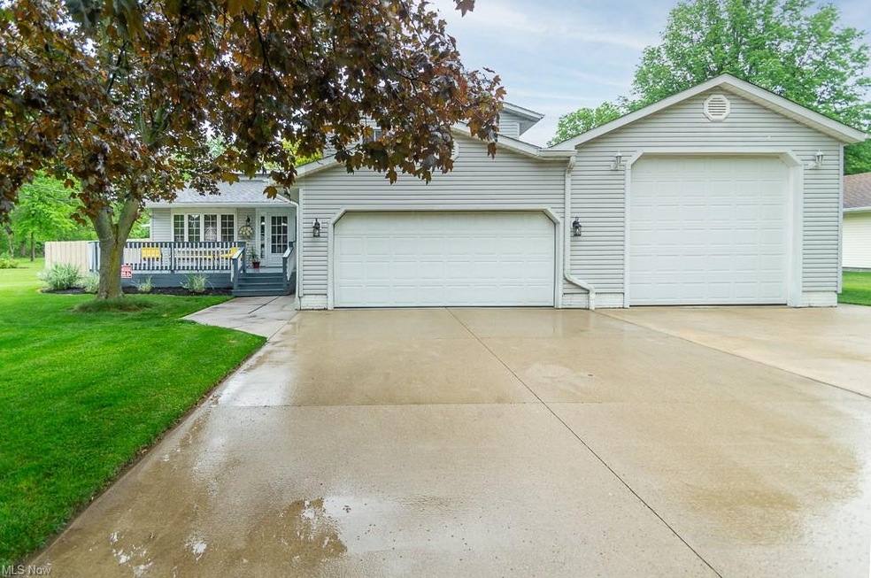 343 Maple Ave, Sheffield Lake, OH 44054 - photo 1