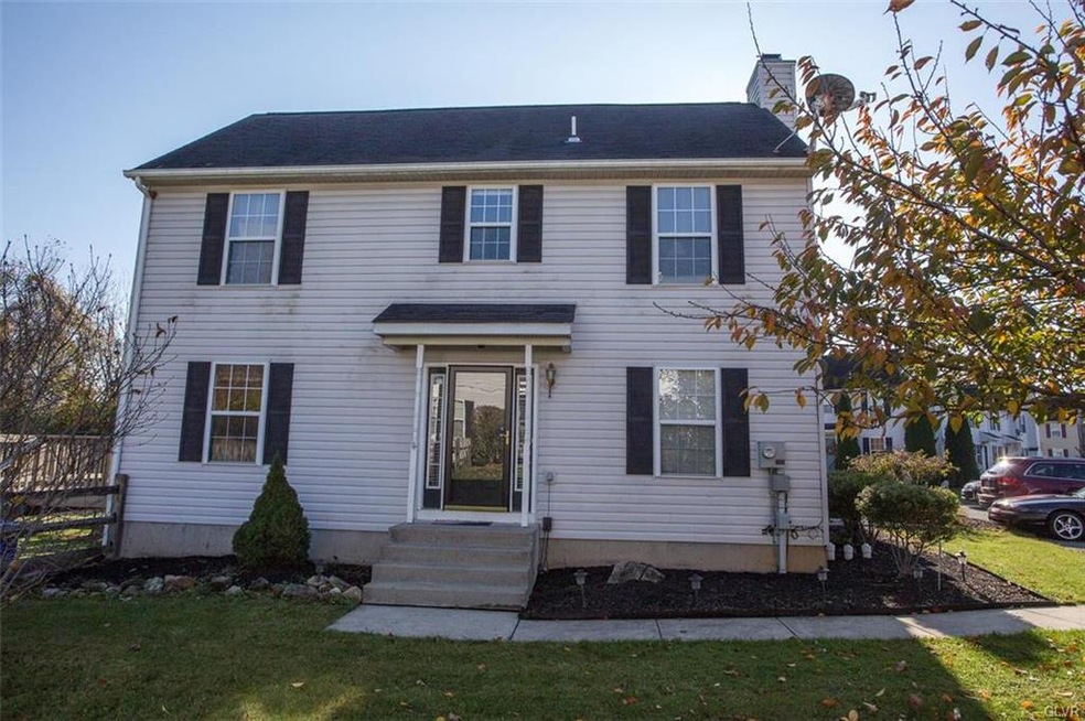 949 Ramblewood Ln, Freemansburg, PA 18017 - photo 1