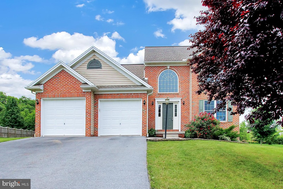 540 Franklin Square Dr, Chambersburg, PA 17201 - photo 1