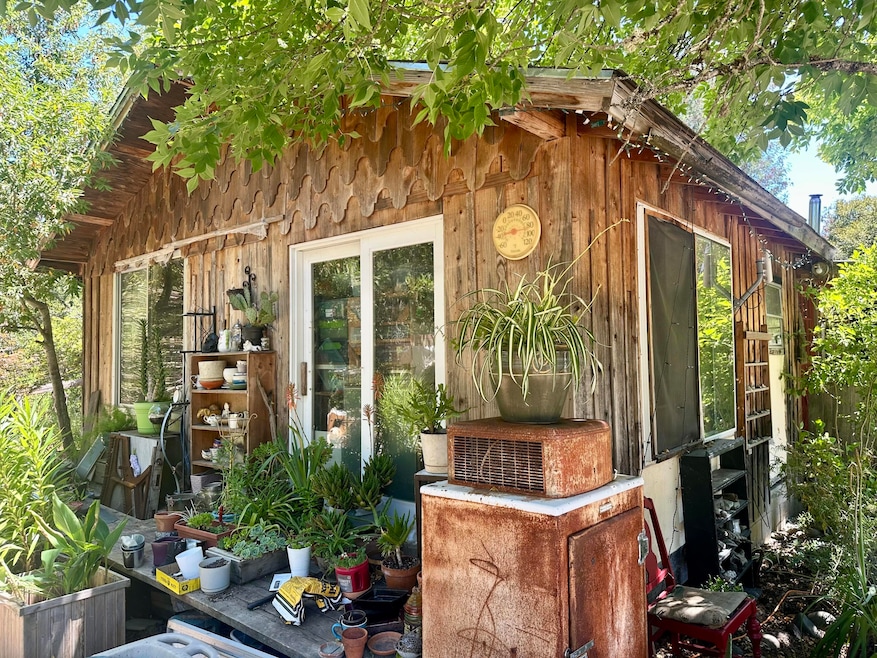 2611 Redwood Dr