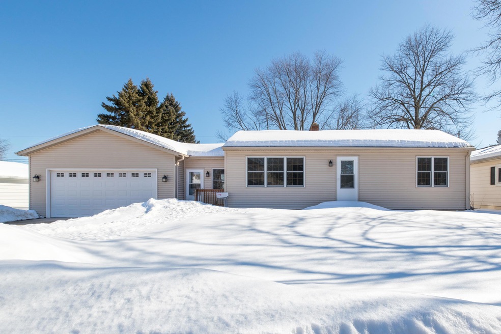5010 N 126th St, Butler, WI 53007 - photo 1