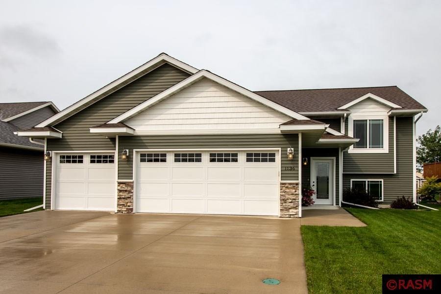 1136 Heron Dr, Mankato, MN 56001 - photo 1