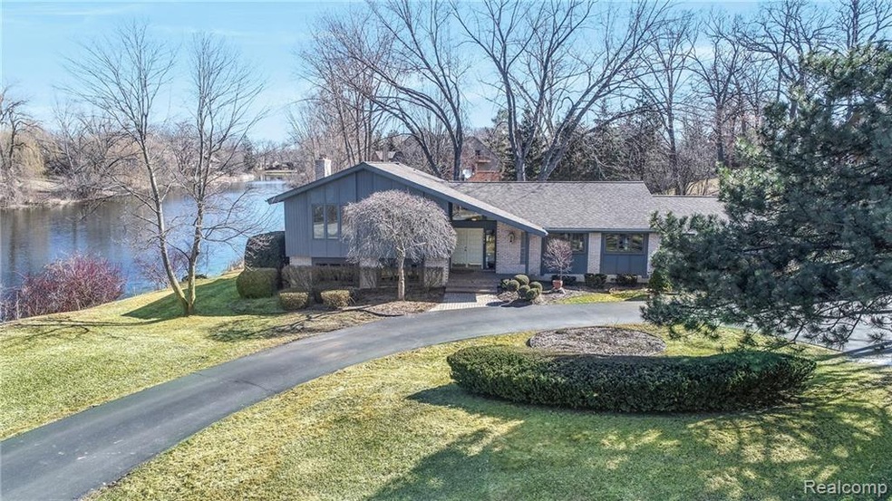 2184 Shore Hill Dr, West Bloomfield, MI 48323 - photo 1