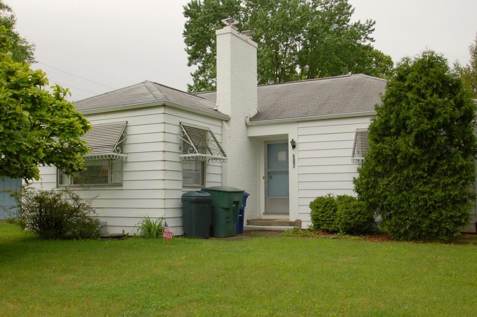 607 Fallis Road