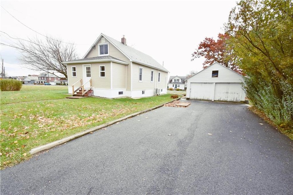 1038 Blue Valley Dr, Pen Argyl, PA 18072 - photo 1