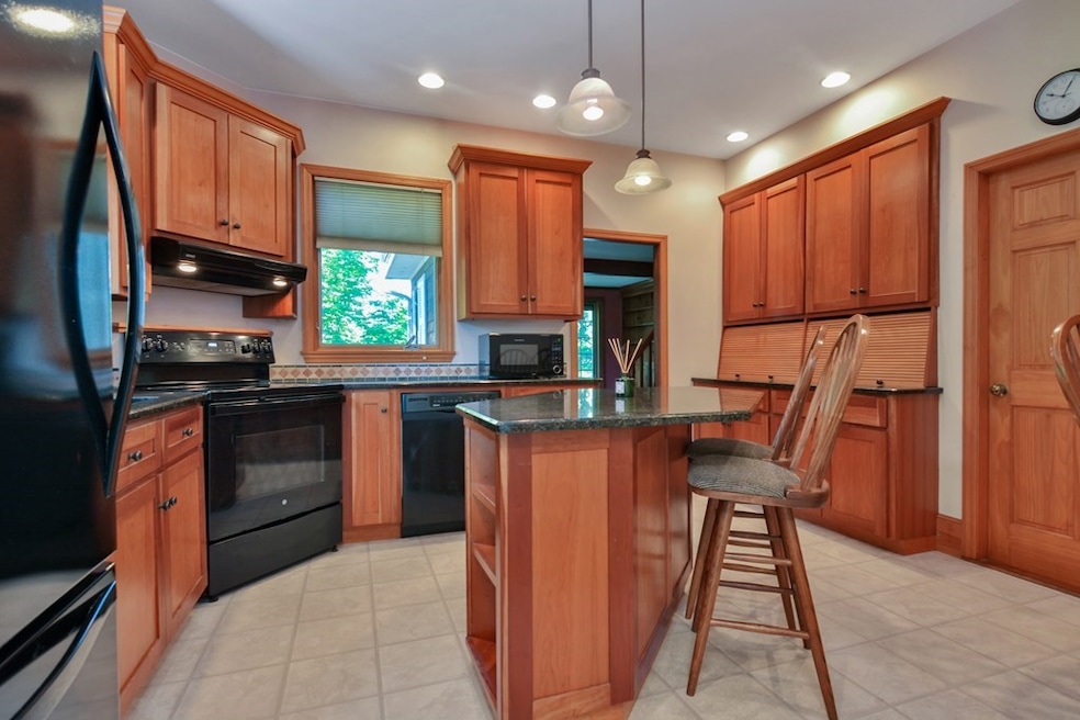 35 Summer St unit 1, Weymouth, MA 02188 - photo 1