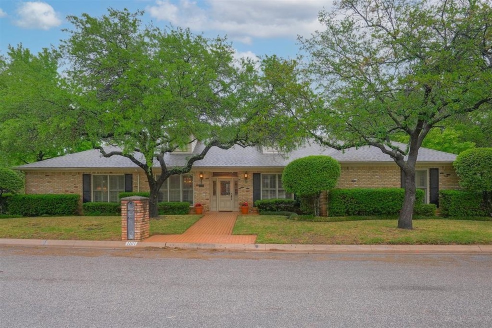 1101 Southmont Dr, Denton, TX 76205 - photo 1