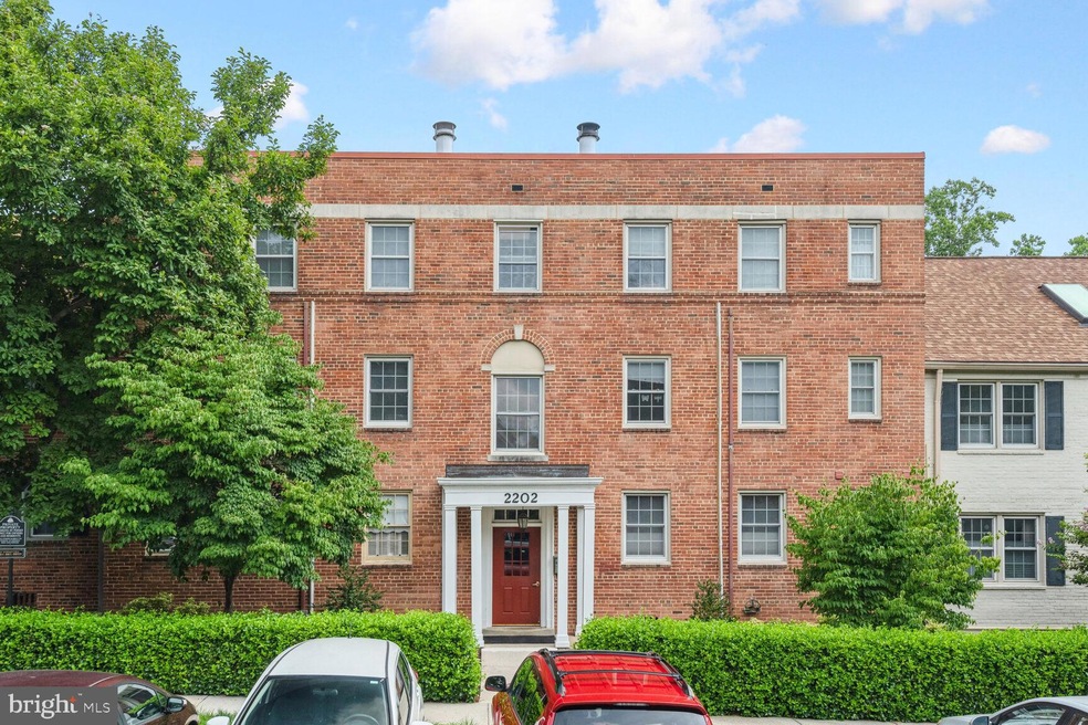 2202 Washington Ave unit 302, Silver Spring, MD 20910 - photo 1