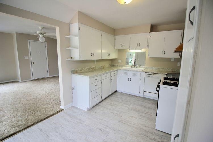 1255 30th St SE, Cedar Rapids, IA 52403 - photo 1