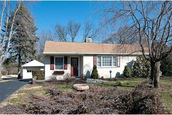 1823 Wayne Dr, Norristown, PA 19403 - photo 1