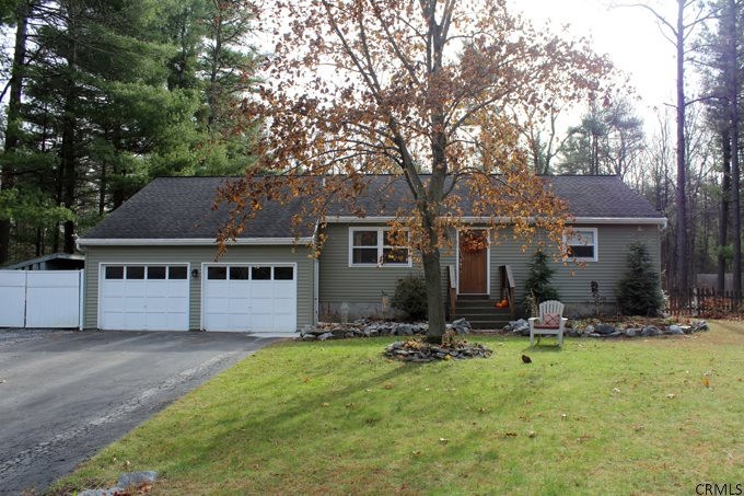 8 Kaatskill Way, Ballston Spa, NY 12020 - photo 1