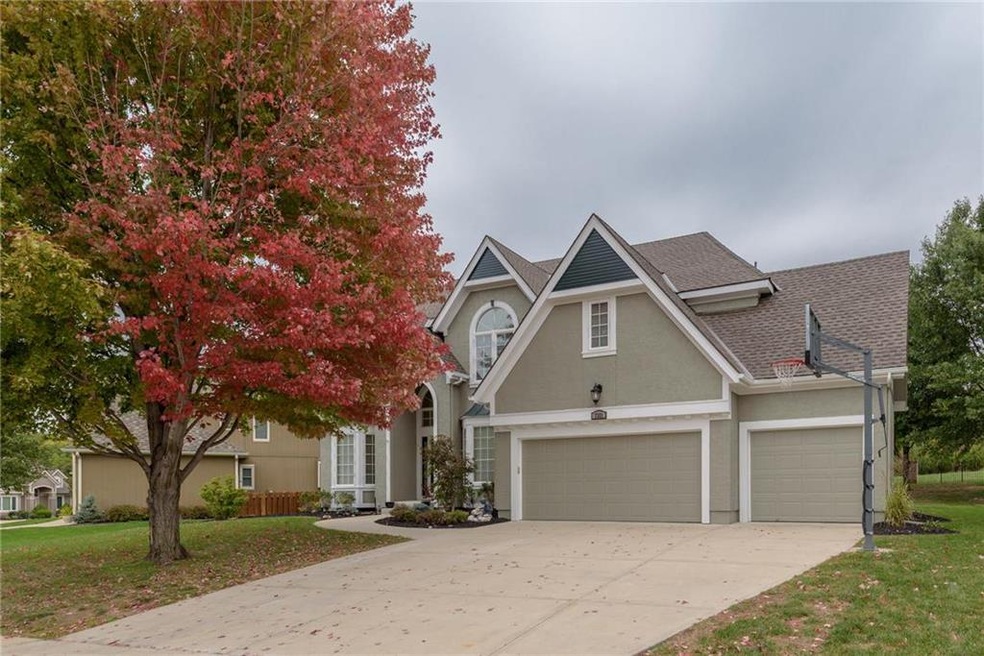 7321 Oakview St, Shawnee, KS 66216 - photo 1