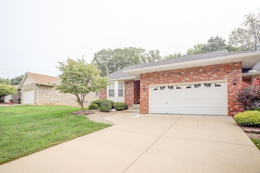 Maintenance free living!! Walk-out basement!