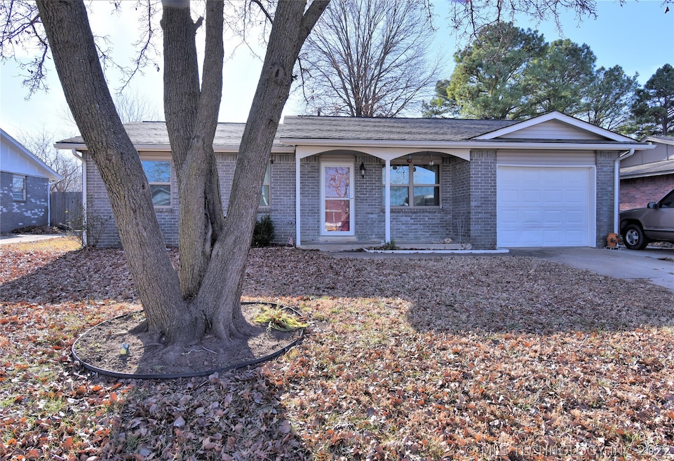310 E 137th St, Glenpool, OK 74033 - photo 1