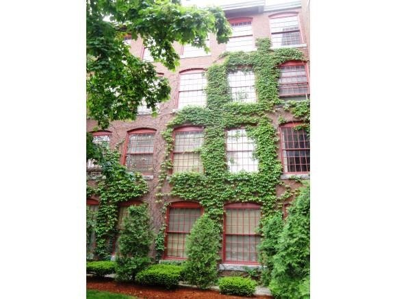 470 Silver St unit 221, Manchester, NH 03103 - photo 1