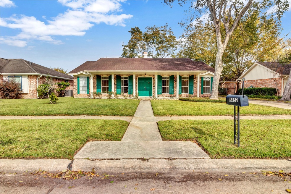 15739 Wandering Trail, Friendswood, TX 77546 - photo 1