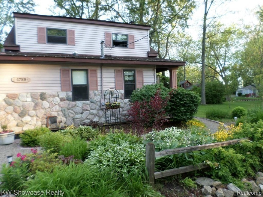 4789 Mapleview Ave, West Bloomfield, MI 48324 - photo 1