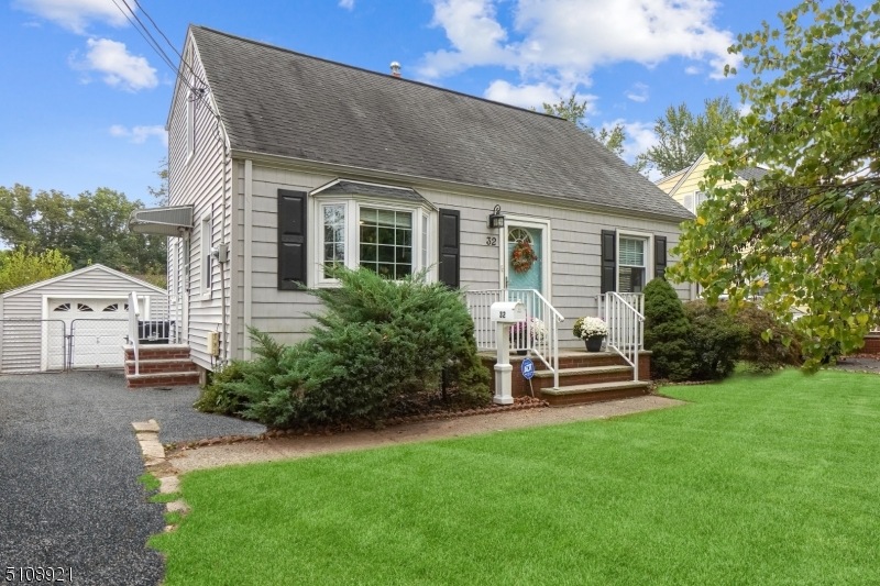 32 Alice Ln, Clark, NJ 07066 - photo 1