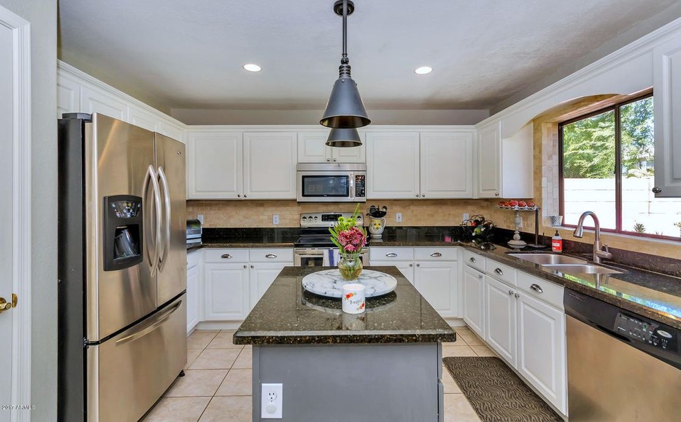 22827 N 20th Way-large-013-4-Kitchen-150