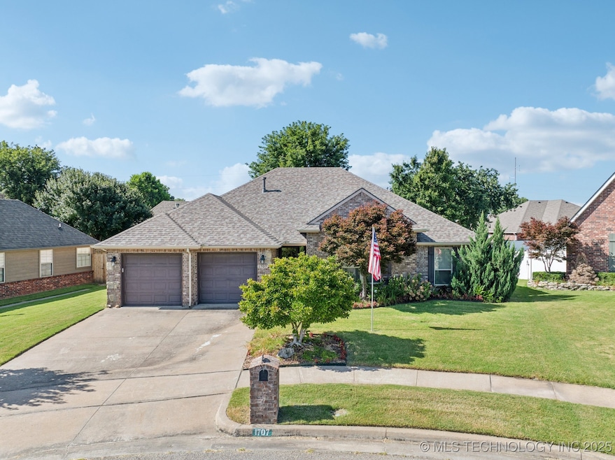 1707 W Charleston Ct, Broken Arrow, OK 74011 - photo 1
