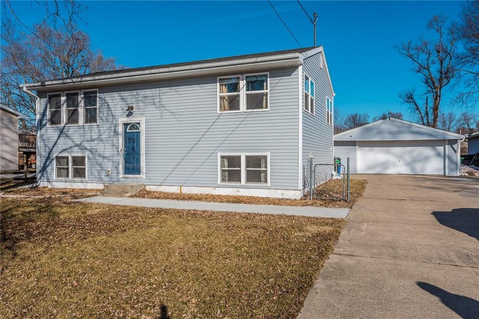 3242 E Aurora Ave, Des Moines, IA 50317 - photo 1