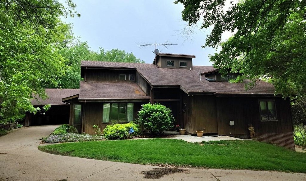 3879 Harbor Ave, Newton, IA 50208 - photo 1