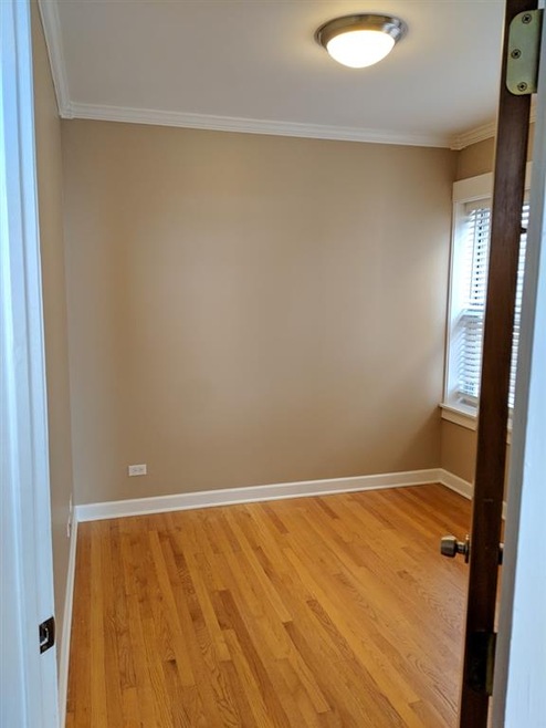 2743 W Arthur Ave unit 2, Chicago, IL 60645 - photo 1