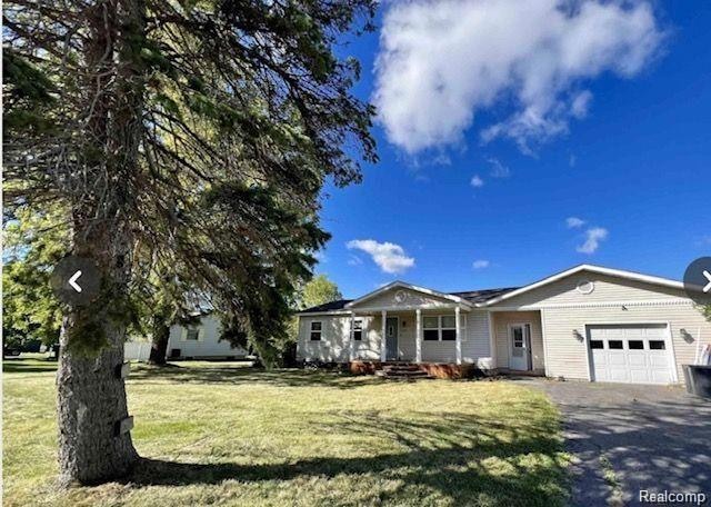 2414 Hialeah Dr, Flint, MI 48507 - photo 1