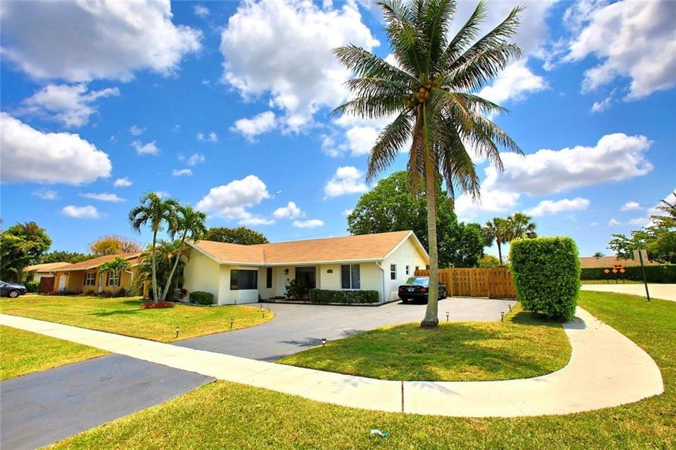 9520 Richmond Cir, Boca Raton, FL 33434 - photo 1