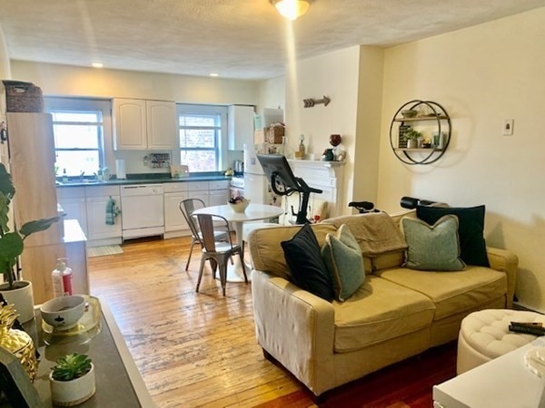 93 Endicott St unit 4, Boston, MA 02113 - photo 1