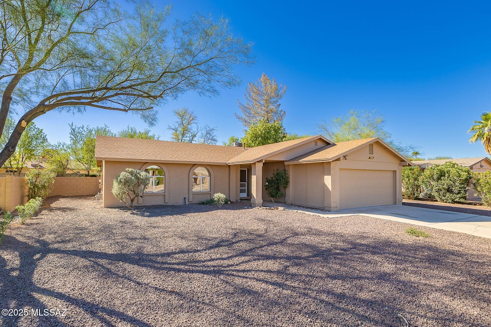 7492 E Rio Vista Cir, Tucson, AZ 85715 - photo 1