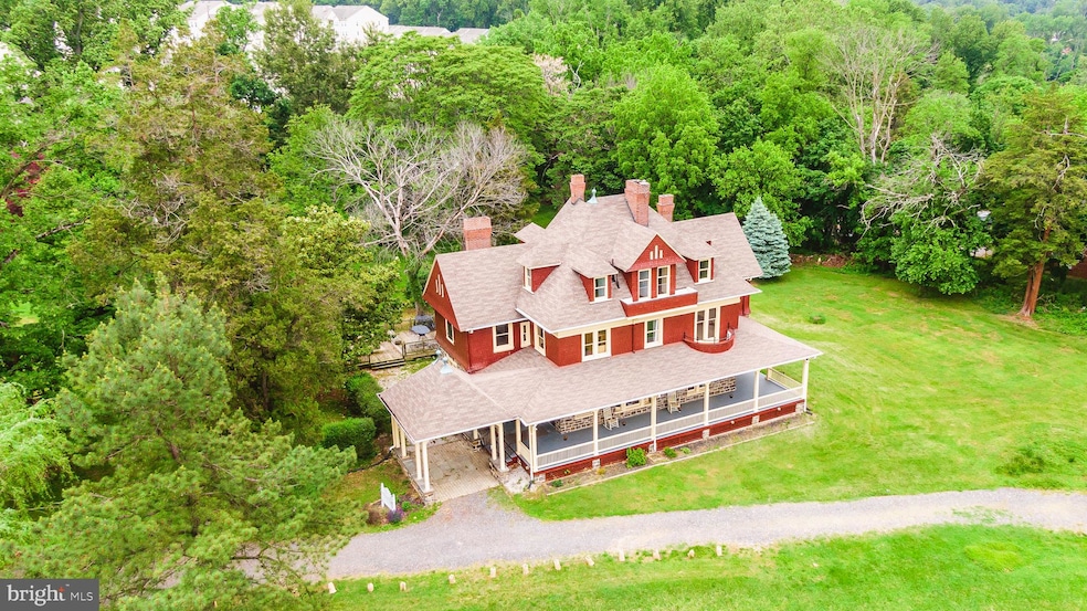 526 S Chapel Gate Ln, Baltimore, MD 21229 - photo 1