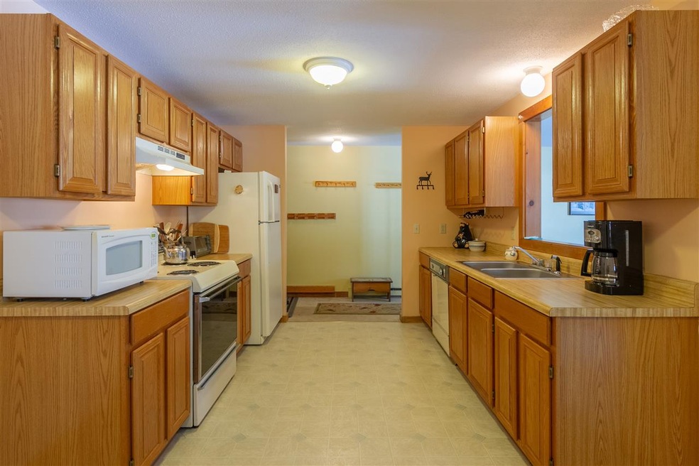 44 Church St unit 8, Lincoln, NH 03251 - photo 1