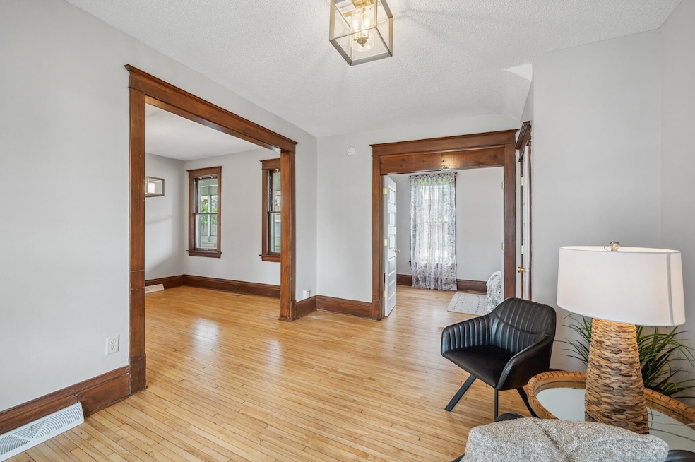 909 22nd Ave NE, Minneapolis, MN 55418 - photo 1