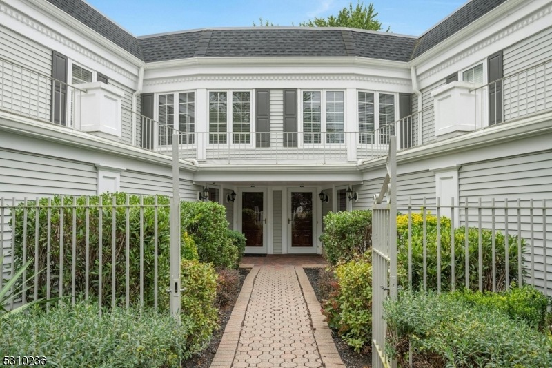 Sold $715,000 • Co-Listing Agent