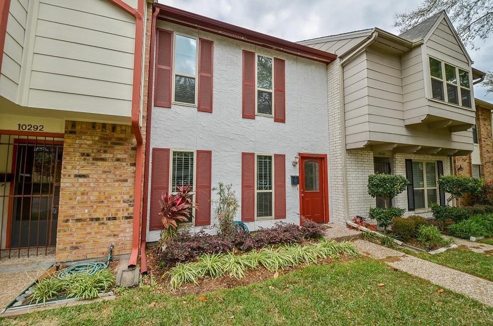 10290 Longmont Dr unit 40, Houston, TX 77042 - photo 1