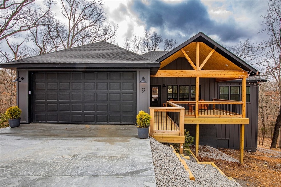 Hardie board siding, culd-de-sac, close to everything in Bella Vista and Bentonville.