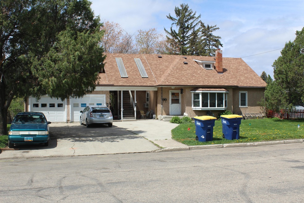 1209 2nd Ave NE, Jamestown, ND 58401 - photo 1