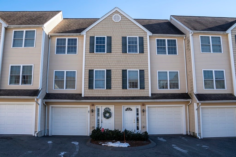 417 Hildreth St unit 14, Lowell, MA 01850 - photo 1