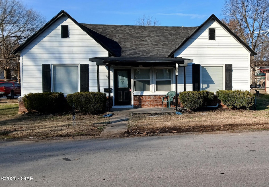 731 W 13th St, Webb City, MO 64870 - photo 1