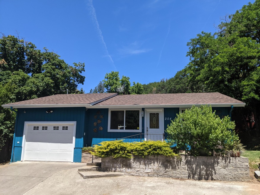 254 5th Ave, Gold Hill, OR 97525 - photo 1