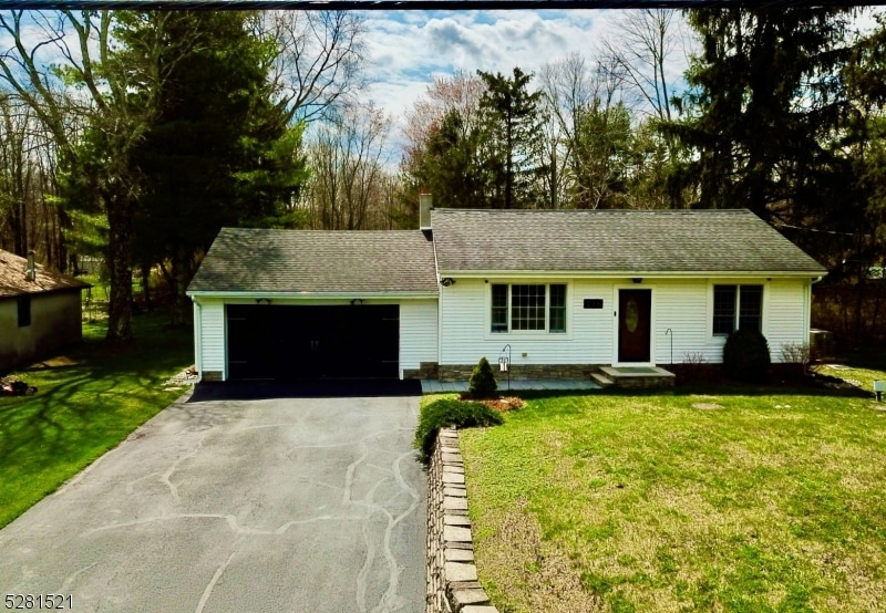 238 Lakeview Dr, Newton, NJ 07860 - photo 1