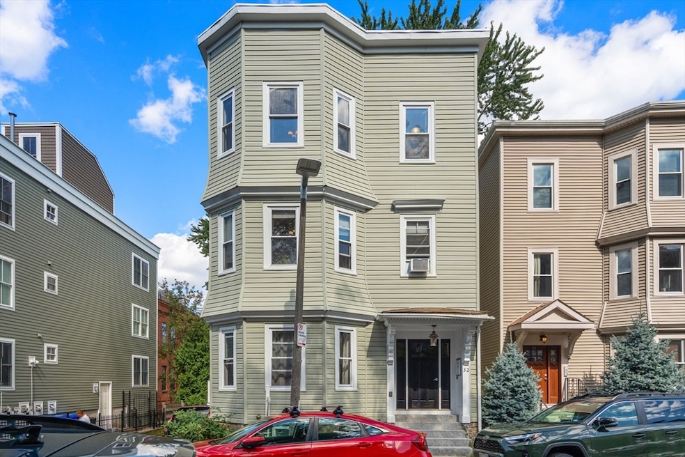 Pending $1,450,000 • Co-Listing Agent