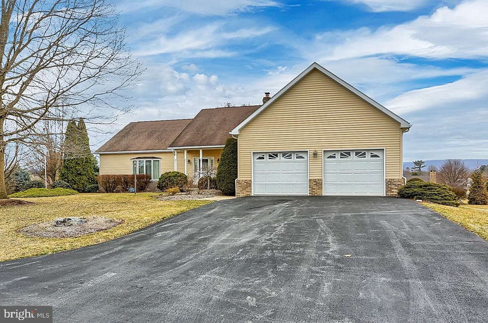 10125 Jacob MacK Dr W, Waynesboro, PA 17268 - photo 1